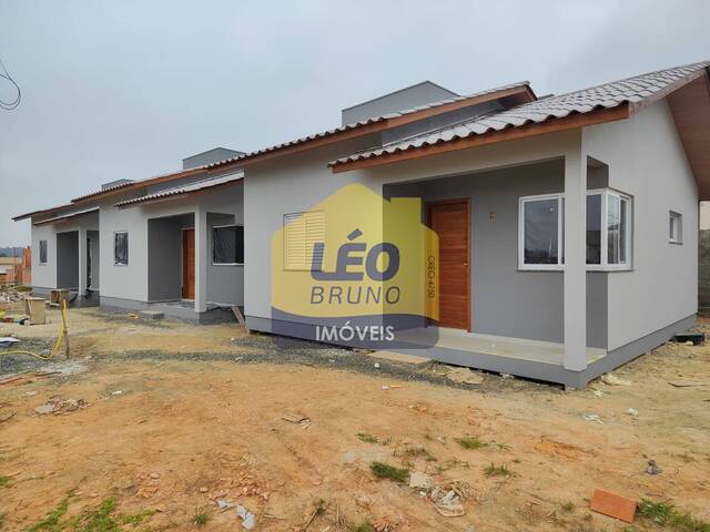 #2033 - Casa para Venda em Criciúma - SC - 2